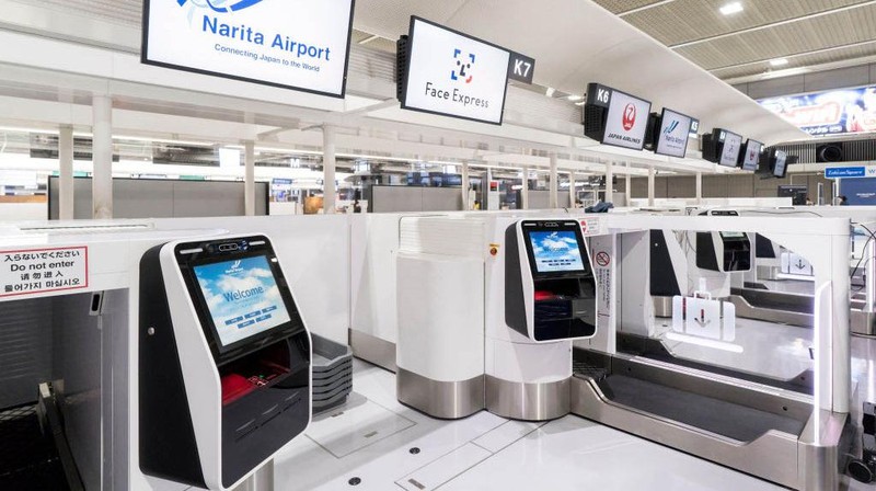 Bandara Narita Jepang menguji coba teknologi face express atau pengenalan wajah untuk penumpang internasional. Jadi paspor dan tiket penerbangan tidak dibutuhkan.