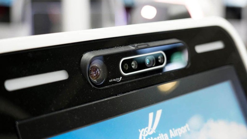 Bandara Narita Jepang menguji coba teknologi face express atau pengenalan wajah untuk penumpang internasional. Jadi paspor dan tiket penerbangan tidak dibutuhkan.