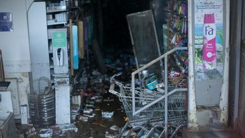 Kerusakan di sebuah supermarket. Di sebagian wilayah Jerman, hujan turun 148 liter per meter persegi hanya dalam waktu 4 jam. Padahal biasanya sepanjang bulan Juli di Jerman, skala hujan hanya sampai 80 liter. Foto: Getty Images