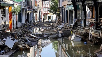 “Dengan perubahan ikim, kita memperkirakan cuaca ekstrim akan menjadi lebih ekstrim. Apa yang kita saksikan di Jerman konsisten dengan tren ini,”sebut Carlo Buontempo, direktur Copernicus Climate Change Service.  Foto: AP/Boris Roessler