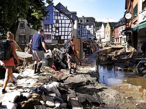 Angela Merkel Tinjau Banjir di Jerman yang Tewaskan 196 Orang