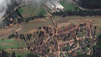 Citra satelit menunjukkan jembatan yang hancur dan jalan-jalan yang tertutup lumpur di dekat Sungai Ahr, Liers, Jerman. Steve Wood/Satellite image ©2021 Maxar Technologies via AP.