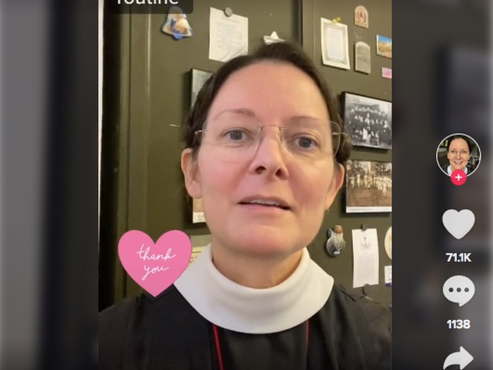 Biarawati viral di TikTok Biarawati viral di TikTok