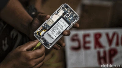 Balada Mal Tutup, Servis HP Turun ke Jalan