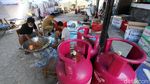 Mengintip Dapur Umum untuk Warga yang Dikarantina