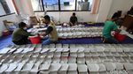 Mengintip Dapur Umum untuk Warga yang Dikarantina