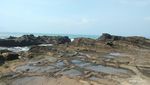 Eksotisme Batu Karang Pantai Karang Hawu Sukabumi