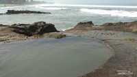 Cekungan besar bisa dipakai pengunjung untuk berendam