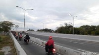 Kabagops Polres Pelabuhan Tanjung Perak Kompol Eko Nur Wahyudiono mengatakan, jika mobilitas di Suramadu mayoritas para pekerja. Sama halnya di Demaga Ujung Perak.