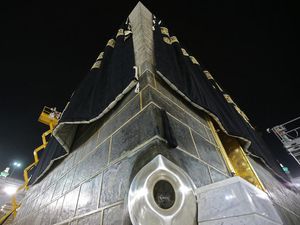 Kupas Tuntas Hajar Aswad Penghuni Surga