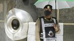 Melihat Hajar Aswad dari Dekat