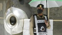 Pemerintah Arab Saudi merilis foto jarak dekat dari batu hitam Hajar Aswad. Ini adalah gambar langka yang belum pernah ditujukkan, yakni foto Hajar Aswad  dengan resolusi sangat tinggi. (AP/Amr Nabil)