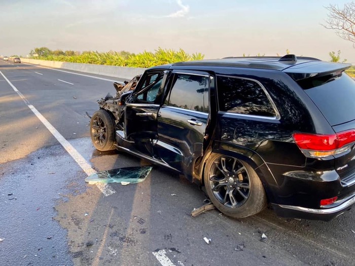 Jeep Grand Cherokee Ringsek, Airbag Tak Keluar