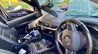Memet menyayangkan fitur keamanan Active Brake Collision System (ABCS) pada Jeep Grand Cherokee 3.6L Summit 2015 yang dirancang untuk menghindari kecelakaan tidak berfungsi. Alhasil, dia harus menginjak rem secara manual semaksimal mungkin. Foto: Dok. Muhammad Al Abdullah