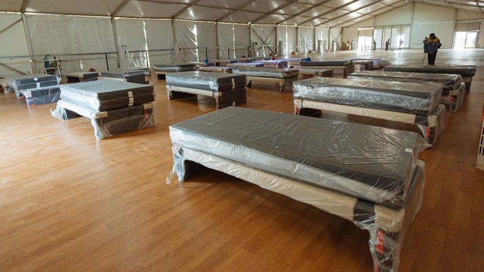 Rumah Oksigen Gotong Royong merupakan fasilitas kesehatan semi-permanen pertama di Indonesia yang dilengkapi peralatan suplai oksigen dan tempat tidur.