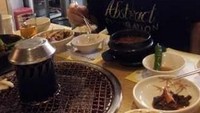 Kecintaannya pada kuliner, juga membuat Kris Wu sering berwisata kuliner di berbagai restoran. Seperti pada momen ini, ia mampir ke restoran Jepang. Foto: Instagram Kris Wu