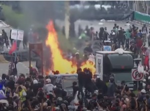 Krisis Covid-19, Ratusan Demonstran Tuntut PM Thailand Mundur