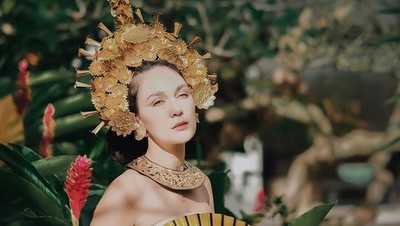 Foto: 7 Pesona Cantik Luna Maya Pakai Baju Adat Bali, Banjir Pujian