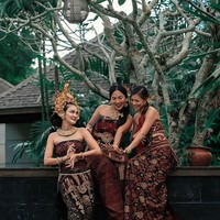 Pemotretan Luna Maya ini dilakukan di Villa The Beji, Bali. Luna sekaligus mempromosikan villa tersebut kepada followersnya. Foto: dok. Instagram/@mariannerumantir