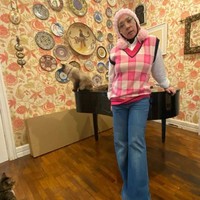 Setelah sukses diet, Melly Glow terlihat lebih percaya diri dengan penampilannya. Wanita yang suka tampil nyentrik di atas panggung itu pun semakin sering memamerkan OOTD dengan berbagai macam gaya busana. Foto: Instagram melly_goeslaw