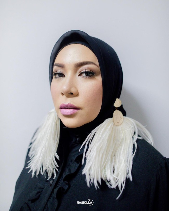 Selain diet, istri musisi Anto Hoed ternyata juga melakukan sedot lemak di pipi. Tambahan dikit gaiiiiis ... saya tirusan ini berkat buccal fat oleh @dr_tompi, tulisnya di Instagram. Foto: Instagram melly_goeslaw