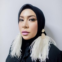 Selain diet, istri musisi Anto Hoed ternyata juga melakukan sedot lemak di pipi. Tambahan dikit gaiiiiis ... saya tirusan ini berkat buccal fat oleh @dr_tompi, tulisnya di Instagram. Foto: Instagram melly_goeslaw