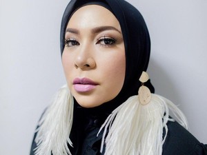 Diangkat Jadi Anak Didik, Ini Sosok Ressa di Mata Melly Goeslaw