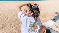 Momo Eks Geisha saat berlibur di Bali. Foto: Instagram Momo Eks Geisha