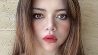 Monna Frans sering terlihat di media sosial Hotman Paris. Foto: Instagram Monna Frans