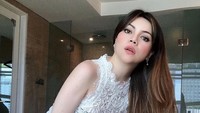 Karena kecantikan Monna Frans, Hotman Paris sampai bingung memberikannya jumlah gaji yang pas. Foto: Instagram Monna Frans