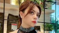 Banyak yang menilai kecantikan Monna Frans seperti Barbie. Foto: Instagram Monna Frans