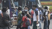 Menurut data UPTD (Unit Pelaksana Teknis Daerah) Terminal Bekasi, pemudik tujuan Sumatera dan Jawa jelang Hari Raya Idul Adha pada PPKM Darurat mengalami penurunan 70% persen dengan rata-rata jumlah penumpang sebanyak 250 orang per hari. ANTARA FOTO/Fakhri Hermansyah