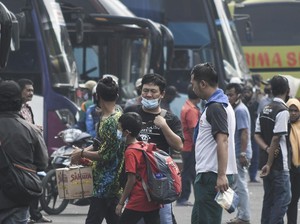 PPKM Melonggar, RI Mulai Bersiap Hidup Damai dengan Corona