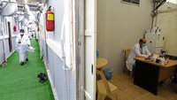 Para jemaah haji mulai menempati tenda di kawasan Mina.