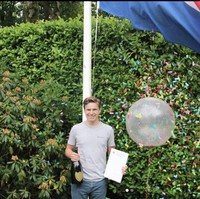 Orang terkaya di dunia, Jeff Bezos, tidak lama lagi akan melakukan perjalanan ke luar angkasa dengan pesawat Blue Origin. Penerbangan yang membawa empat penumpang ini juga menyertakan remaja berusia 18 tahun. Foto: Instagram/oliver_daemen