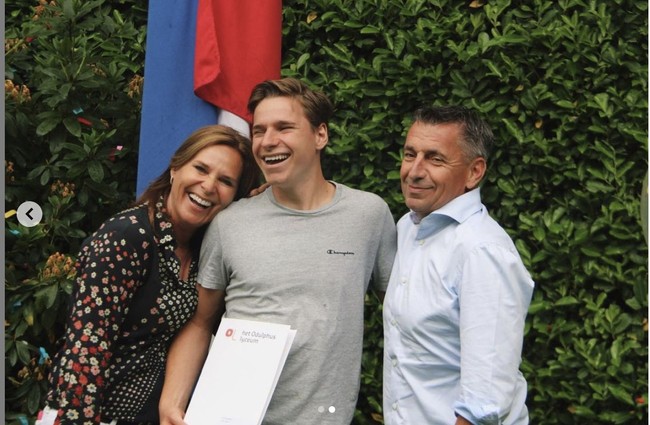 Oliver Daemen sebenarnya tidak dijadwalkan ikut dalam penerbangan ini. Dia menggantikan penumpang anonim yang memenangkan lelang USD 28 juta untuk terbang ke antariksa. Akibat jadwal yang bentrok, penumpang tersebut akan bergabung di perjalanan selanjutnya. Foto: Instagram/oliver_daemen