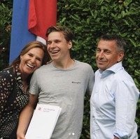 Oliver Daemen sebenarnya tidak dijadwalkan ikut dalam penerbangan ini. Dia menggantikan penumpang anonim yang memenangkan lelang USD 28 juta untuk terbang ke antariksa. Akibat jadwal yang bentrok, penumpang tersebut akan bergabung di perjalanan selanjutnya. Foto: Instagram/oliver_daemen