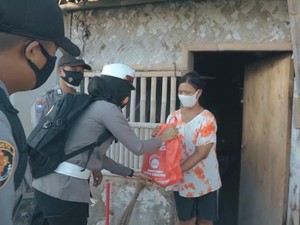 Terdampak PPKM, Nelayan-Pedagang di Pulau Biawak Terima Sembako