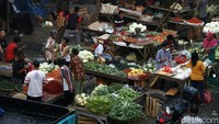 Para pedagang mengaku tidak ada pilihan tempat untuk berjualan, apalagi pada masa PPKM darurat ini omzet mereka turun.