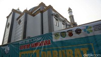 Masjid Jami Al Hikmah juga ditutup sementara saat pemerintah memberlakukan PPKM Darurat.
