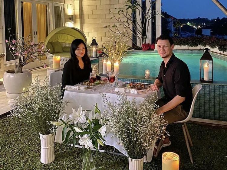 Romantisnya Christian Sugiono Saat Makan Malam Bersama Titi Kamal