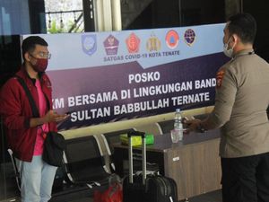 Pria Bercadar Positif Corona Dibantu Istri Saat Pemeriksaan Dokumen di Halim