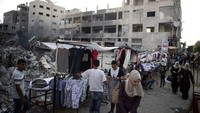 Begini potret sejumlah PKL yang menggelar lapak diantara reruntuhan gedung di Palestina.