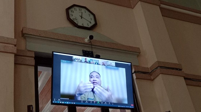Sekda Tanjungbalai saat menjadi saksi di sidang kasus dugaan suap Walkot Syahrial ke AKP Robin (Arfah-detikcom)