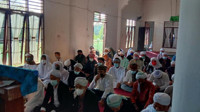 Suasana salat Idul Adha berjemaah tarekat Naqsabandiyah di Sumut (Arfah-detikcom)