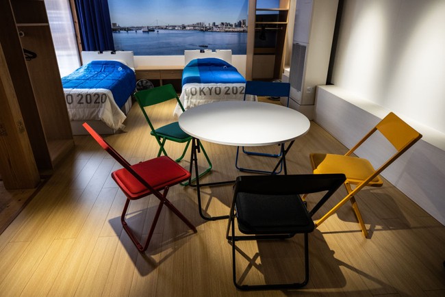 Namun AFP mengabarkan, klaim tentang ranjang antiseks itu langsung dipatahkan setelah atlet gimnastik Irlandia Rhys McClenaghan mengunggah video dirinya melompat-lompat di atas ranjang tersebut. Ya, ini terbuat dari kardus, tapi sangat ringkih. Itu hoaks, berita bohong, tulisnya. Akun resmi Olimpiade memberi ucapan terima kasih di kolom komentar karena telah menyanggah mitos.  (Foto: Getty Images/Takashi Aoyama)