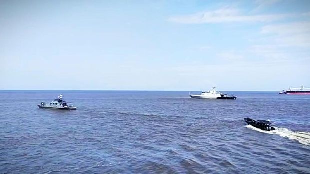 TNI AL mengerahkan dua pesawat patroli maritim-2 KRI dalam upaya SAR 18 kapal yang hilang di perairan Pontianak, Kalbar. (dok TNI AL)