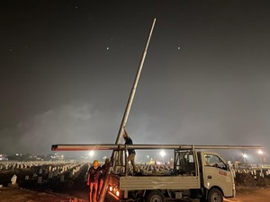 Bantu Penerangan, PLN Tambah 5 Tiang Listrik di TPU Rorotan
