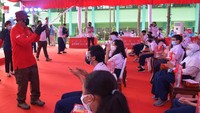 Dengan begitu, program vaksinasi untuk pelajar SMP dan SMA yang digelar BIN diharapkan dapat memutus rantai penyebaran COVID-19. Serta mengurangi resiko angka kematian karena COVID-19 di tanah air. Vaksinasi pelajar SMP dan SMA ini digelar serentak di 6 Provinsi yaitu di Jawa Barat, Jawa Tengah, Banten, Riau, Kalimantan Timur, dan Sulawesi Selatan. Selain itu, para pelajar juga mendapatkan paket vitamin untuk menunjang imun.