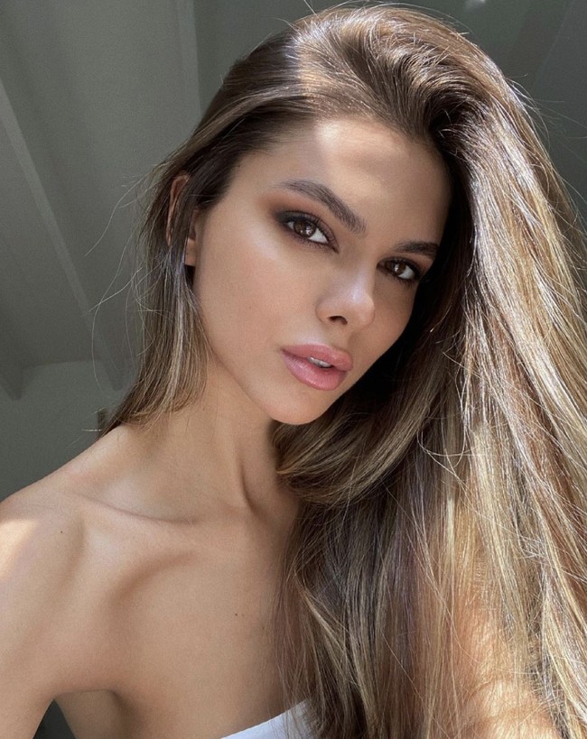 Baru-baru ini, Viktoria Odintcova juga menampilkan foto dirinya tampil seksi memakai lingerie bertali saat menjadi model sampul majalah Playboy Ukraina. Foto: Dok. Instagram @ viki_odintcova